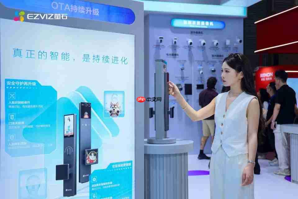 告别伪AI:萤石的「全域自研」,正在定义智能锁的下一站