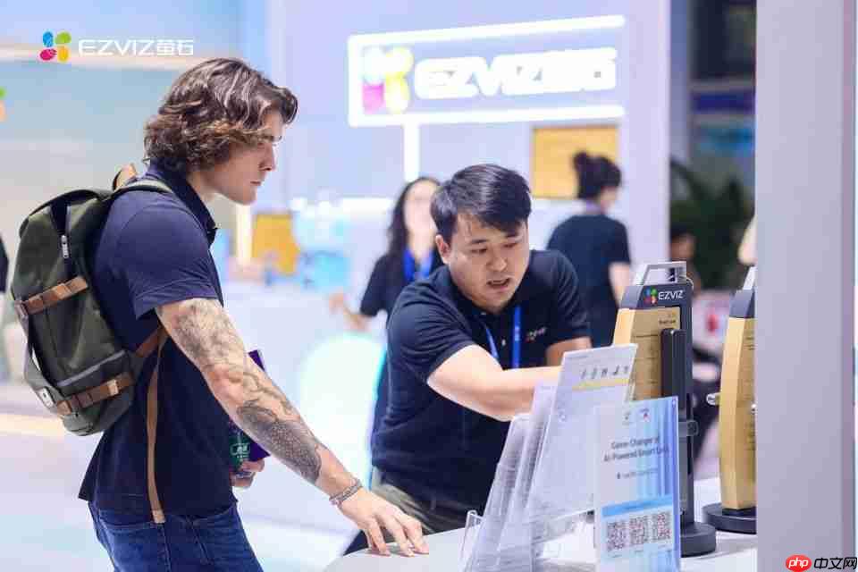 告别伪AI:萤石的「全域自研」,正在定义智能锁的下一站