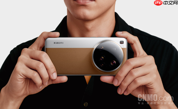 小米17 Ultra双卫通版全新亮相，搭载UWB技术与超强续航表现