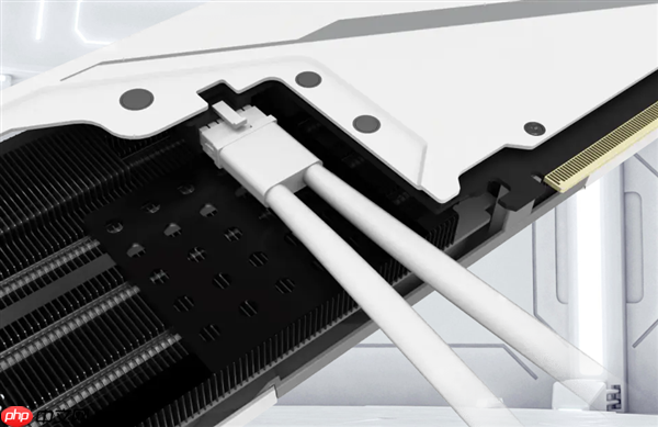 微星首款背插显卡发布:纯白、看不到一根线