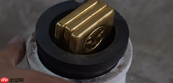 揭秘全球唯一黄金版RTX 5090D！6公斤黄金 神秘大佬买走