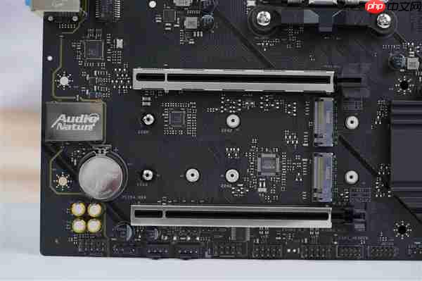 高性价比游戏利器!七彩虹战斧B850M超级黑刃主板图赏