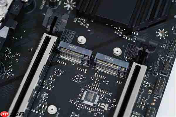 高性价比游戏利器!七彩虹战斧B850M超级黑刃主板图赏