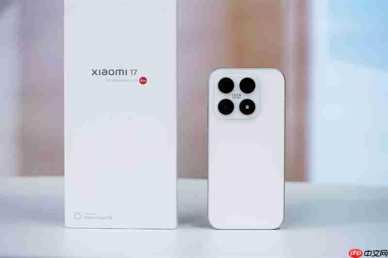 1.18mm超窄四等边直屏!小米17标准版评测:回归传统形态的旗舰