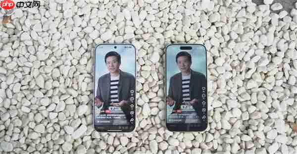 小米17/iPhone 17户外强光下显示对比:小米更清晰