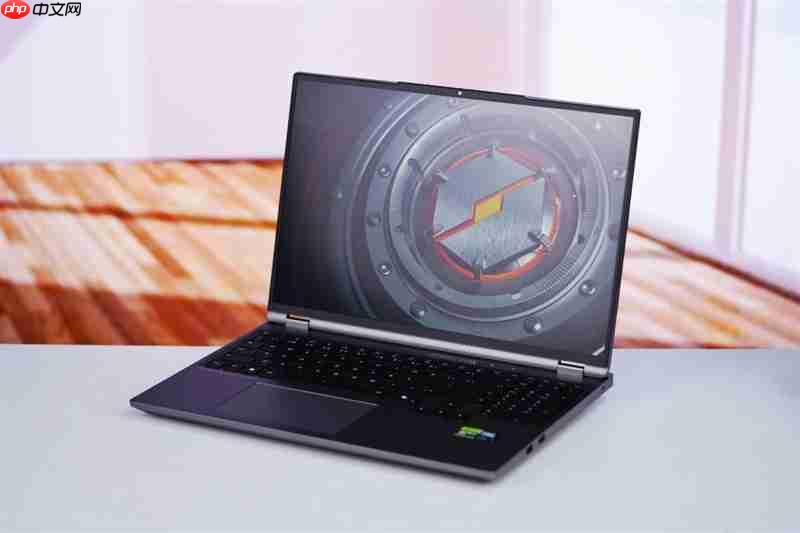 最高温度仅46度的长江存储PC450 SSD!机械革命耀世16 Ultra评测:超过200W的整机性能释放