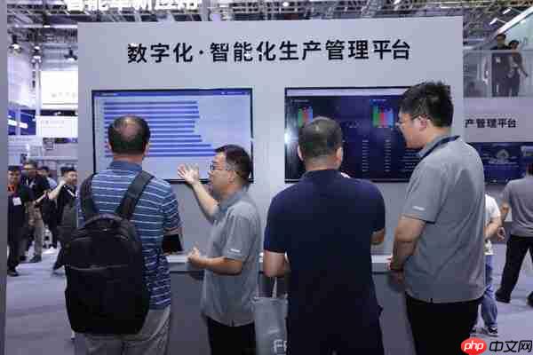 数智融合驱动新质生产力,欧姆龙自动化亮相2025工博会