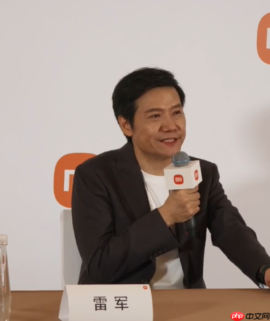 雷军透露，小米手机研发团队规模超万人，此前鲜少提及