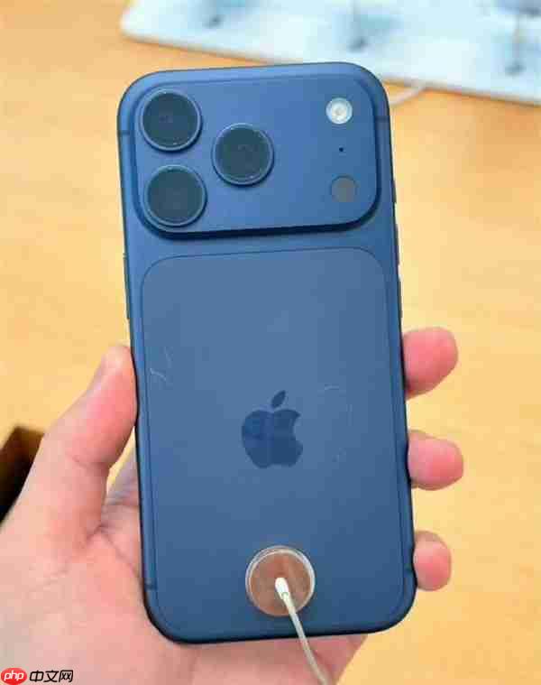 苹果客服回应iPhone 17 Pro屏幕问题:可通过更新修复
