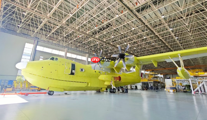 国产自研大型水陆两栖飞机,AG600“鲲龙”批产第三架机总装下线