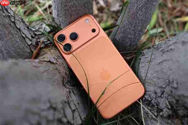 第一批iphone 17贴膜受害者出现了:贴膜工具把边框划伤 果粉心疼