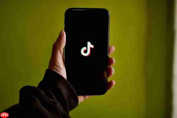 网红“小黑妮”结婚带货 直播间被封