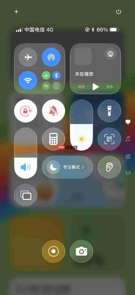 “iOS 26丑”上热搜：10年前的过时风格 还有廉价塑料感