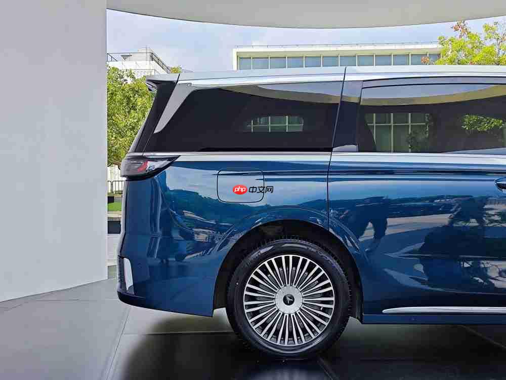 太嚣张!岚图直呼“找不到对手”,新款梦想家真能掀桌子吗?