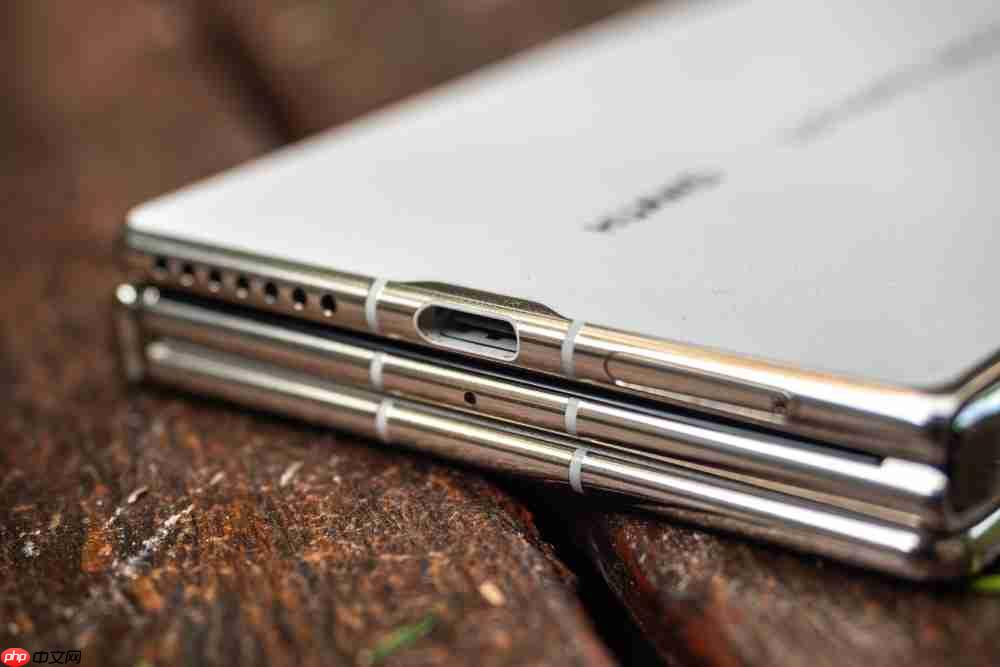 华为Mate XTs体验:降价2000元反而更强了,三折叠实用的开端?