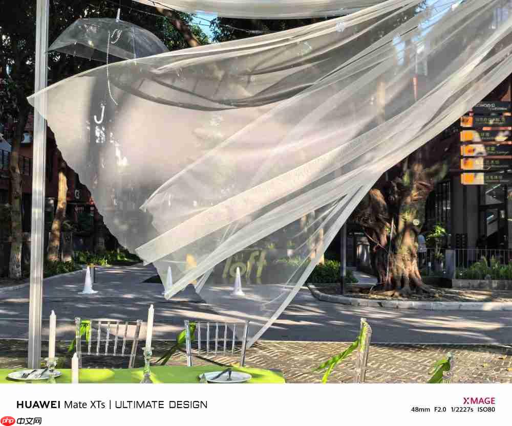 华为Mate XTs体验:降价2000元反而更强了,三折叠实用的开端?