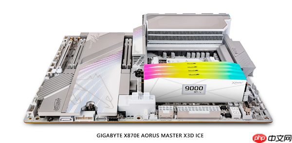 全何发布全球首款自带OLED屏幕的内存!开机就显示6大参数