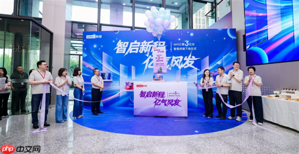 联想武汉造第300000000台智能手机下线：恰好是台moto折叠屏