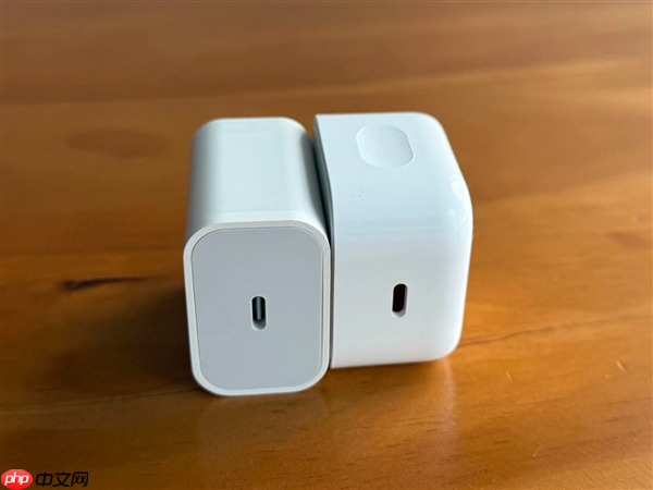 苹果新款40W充电器开箱:体积惊艳 功率密度大提升!