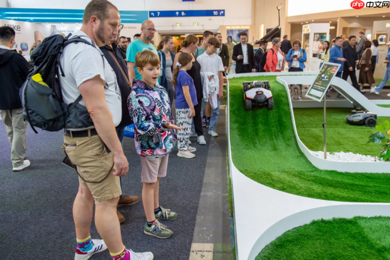 领跑割草机器人赛道,库犸科技横扫IFA2025十余项大奖