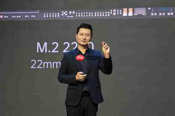 399元起 堪比指甲盖!佰维发布最小的国产mini SSD硬盘:只比TF卡大一点