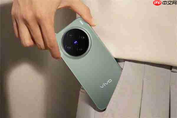 vivo X300正面照公布:蓝厂史上最窄四等边