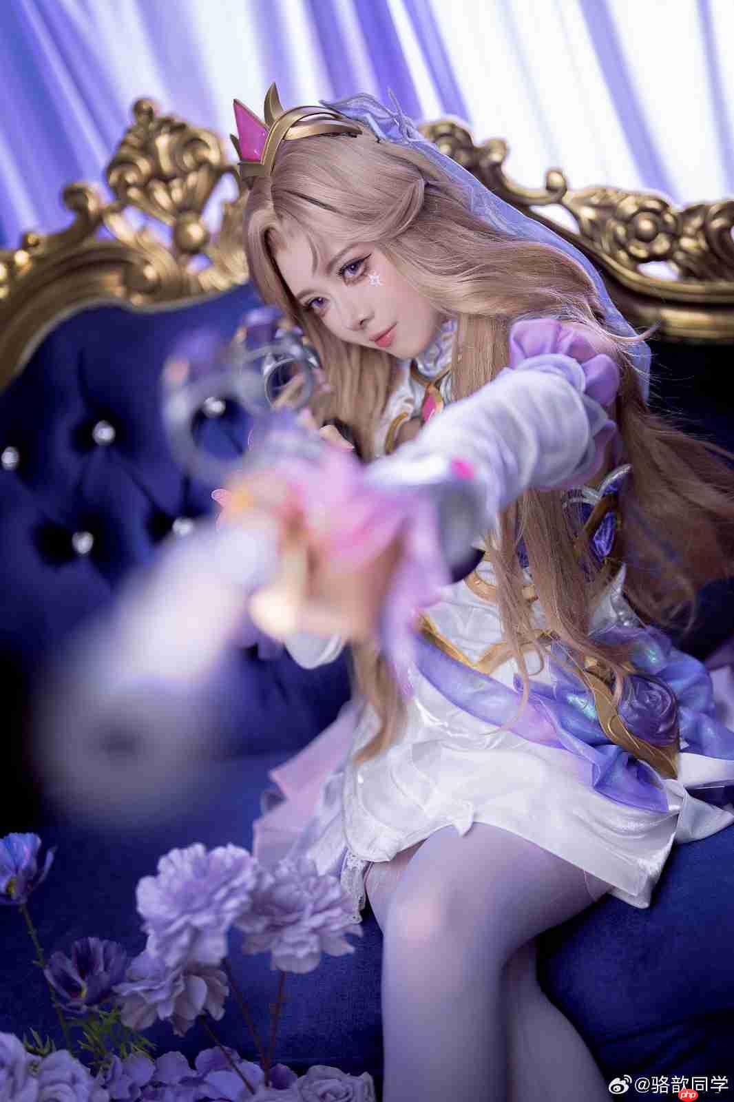 《LOL》主持人骆歆Cos水晶玫瑰女警 太美了