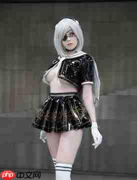 现实版八尺夫人! 1米8乌克兰美女coser扮演蒂米特雷斯库夫人