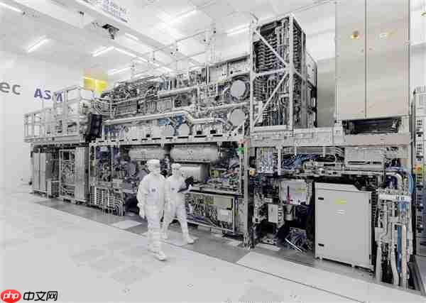 高盛:中国光刻机只能造65nm!落后ASML 20年
