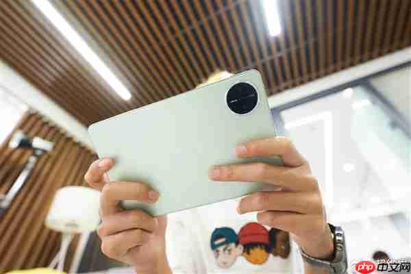 华为MatePad Mini真机对比iPad mini：屏幕碾压 不像一个时代的产物