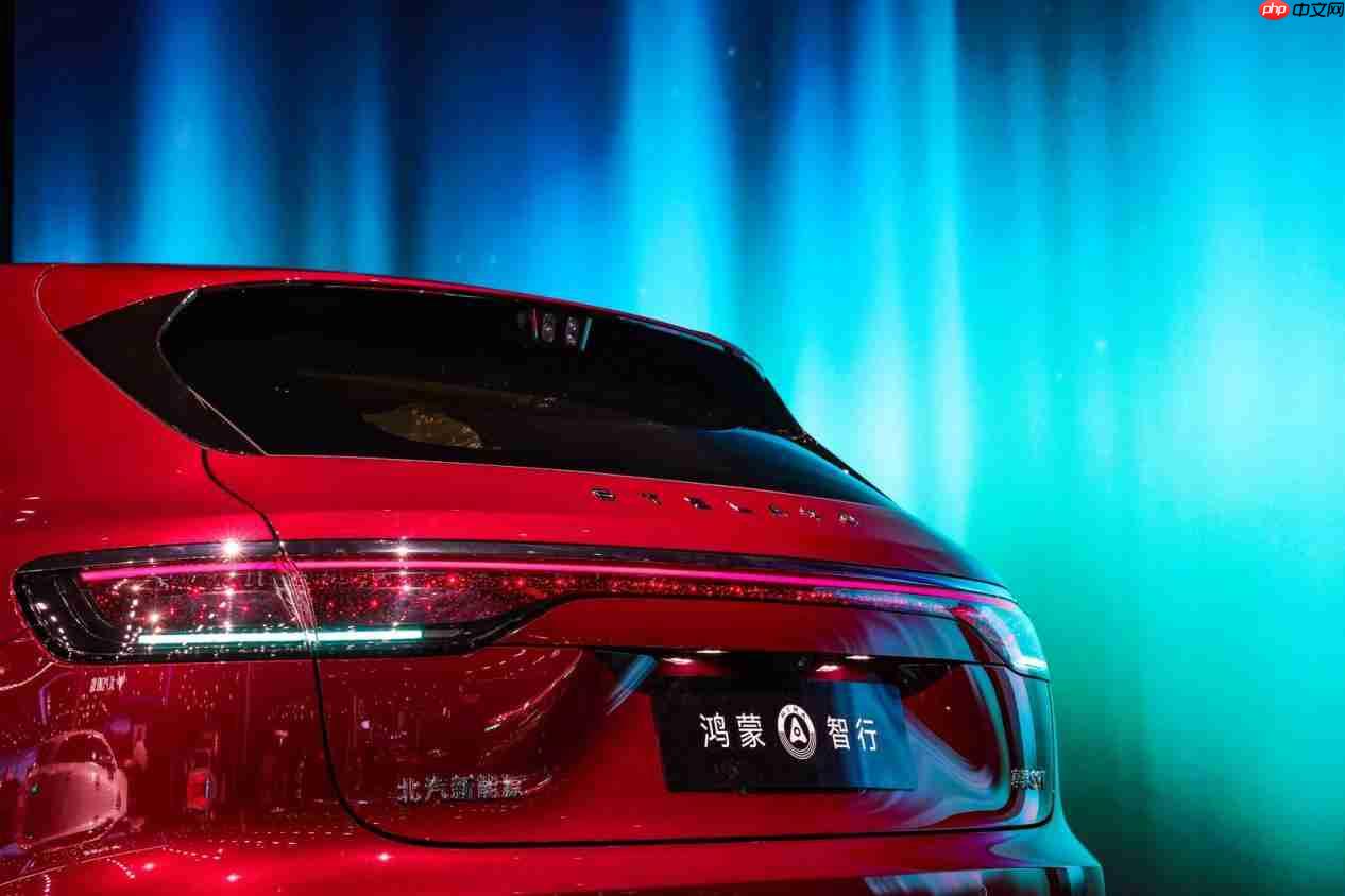 把电影院和K歌房装进车里？享界S9T亮相成都车展