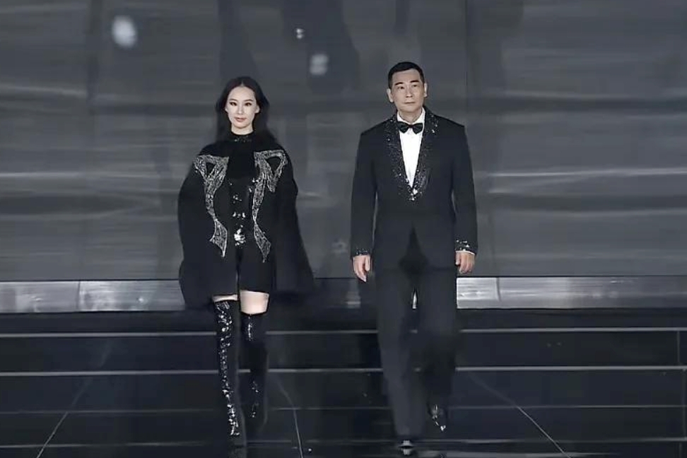 赵文卓携女儿惊艳走秀，背后故事大揭秘