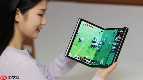 外屏秒变三联主屏!三星三折叠手机交互创新曝光