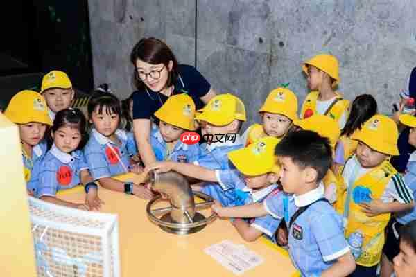 阳光新能源“科技追光之旅”泉城启幕 山东省科技馆掀起新能源电站科普热浪