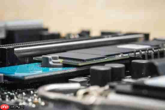 SSD硬盘机柜冲向10PB容量!单盘1PB也不远了