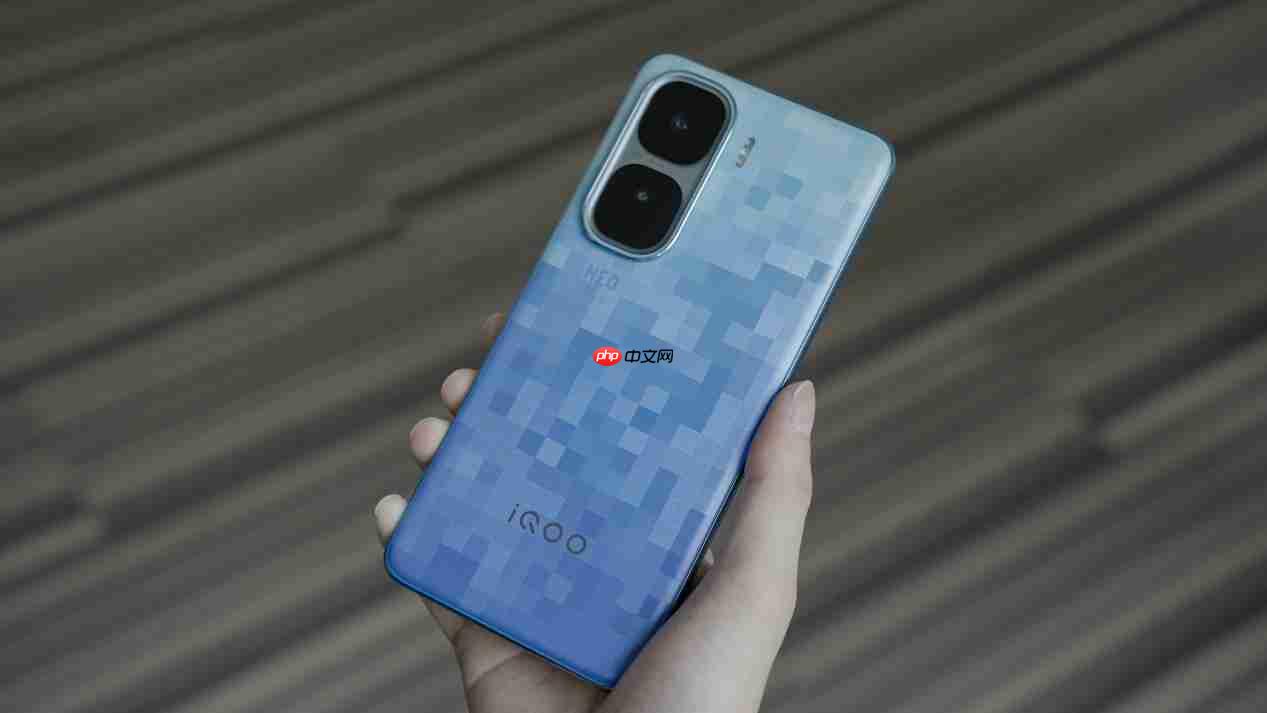 iQOO Neo10 Pro+屏幕大升级：同档最强2K珠峰屏惊艳登场！