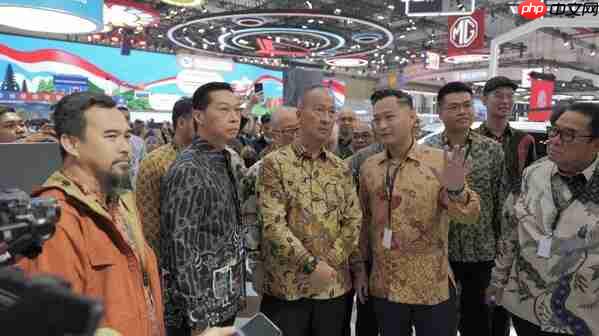 AiMOGA墨甲机器人惊艳亮相印尼车展,加速东南亚智能销售布局