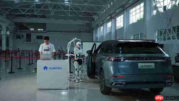 墨甲机器人创新突破，自主开车门操作成功实现