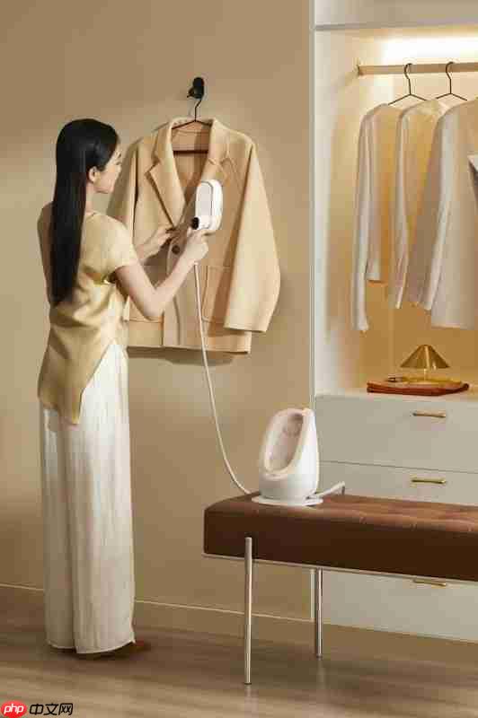 打造精致日常！小熊电器郁金香熨烫机深度护理衣物，即熨即穿