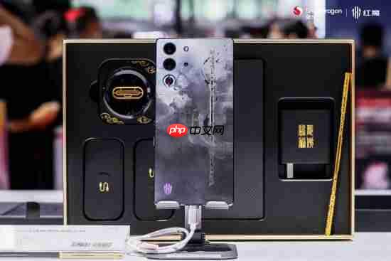 红魔10S Pro斗战胜佛版真机亮相ChinaJoy：自带24K金箍棒！