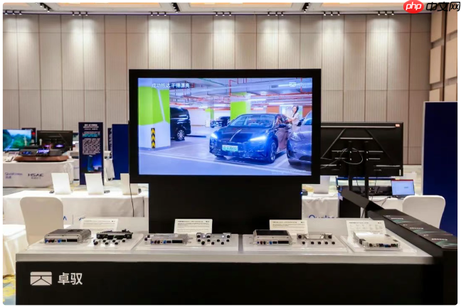 从“全球首发”到“舱驾一体年内量产”，卓驭携高通全系产品亮相苏州峰会