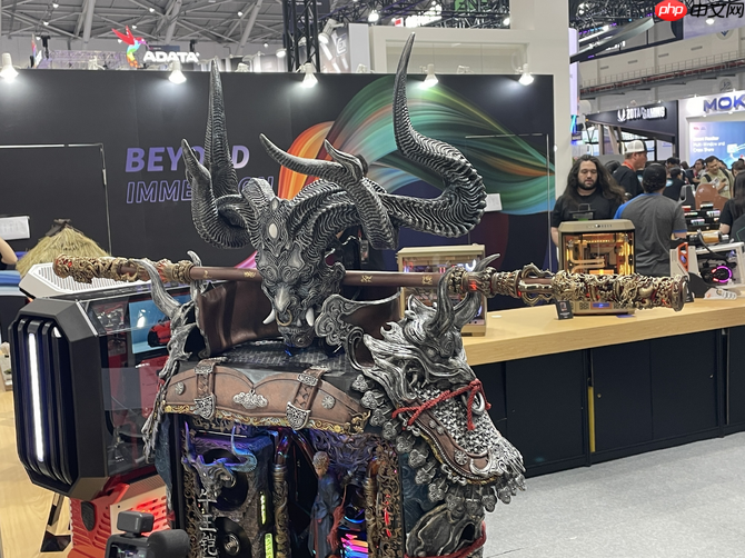 《黑神话》主题太帅了!PC科技展超酷炫MOD机箱欣赏