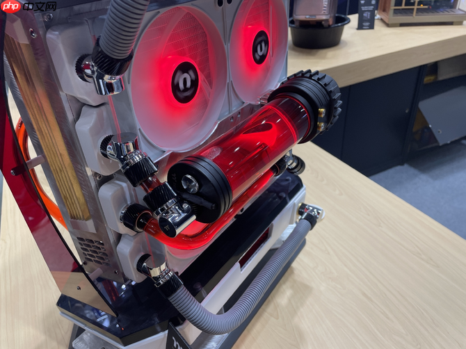 《黑神话》主题太帅了!PC科技展超酷炫MOD机箱欣赏