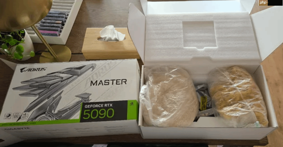 男子攒钱一年买RTX 5090:打开后居然是面条和大米!