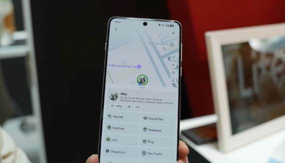 全球首款宠物智能手机亮相:支持定位、AI实时通话