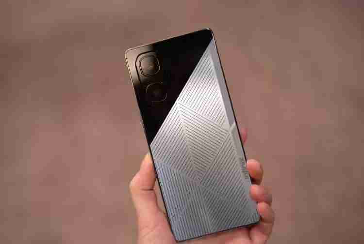 传音MWC秀肌肉：展示Infinix太阳能充电手机与变色墨水屏手机