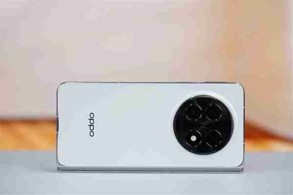 4mm行业最薄折叠屏！OPPO Find N5图赏