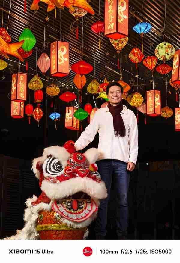 雷军晒小米15 Ultra实拍的SU7 Ultra太空银:最强徕卡长焦来了