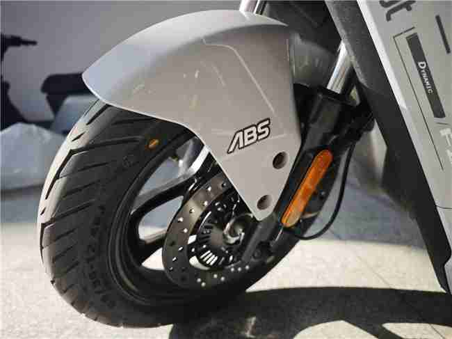 2025长续航电动车怎么选?九号电动F2z 110 MAX引领智能出行新风尚