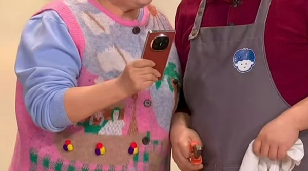 央视春晚“含华量”极高!华为Mate 70、Mate X6、三折叠等手机亮相